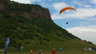 Festival de zbor cu parapanta pe Dealul Măgura Uroiului
