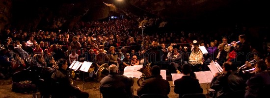 Concert simfonic aniversar în Peştera Româneşti