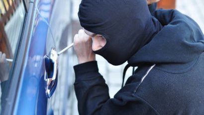 Tot mai multe furturi din autoturisme. Ce recomandă polițiștii?