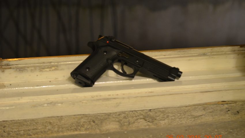 Șase adolescenți au amenințat un bărbat cu un pistol, în plină stradă! Șase adolescenți au amenințat un bărbat cu un pistol, în plină stradă!