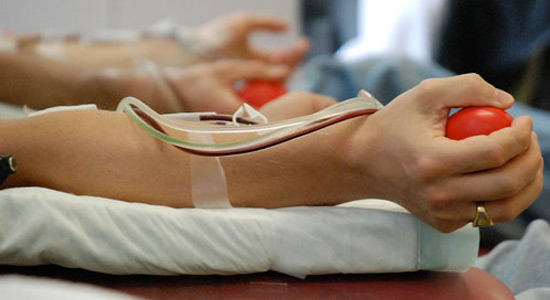 Numărul donatorilor de sânge depășește capacitatea Centrului de Transfuzii din Arad, după majorarea bonificației