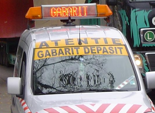Trafic îngreunat în Caraș-Severin din cauza unui transport agabaritic