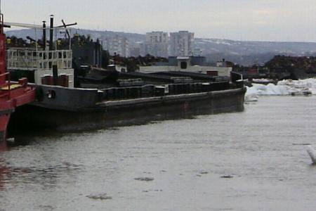 Dunărea, monitorizată în continuare din cauza sistării operaţiunii de ridicare la suprafaţă a şlepului scufundat la Moldova Veche