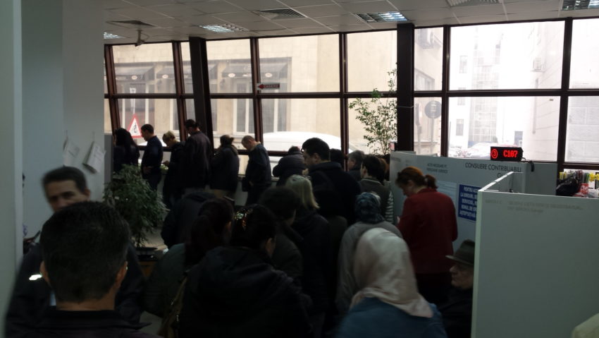 Înghesuială la Direcția Fiscală , în ultima zi de plată a impozitelor