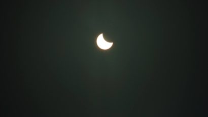 FOTO: Eclipsa parțială de Soare, vizibilă la Timișoara, dar și … pe Semenic!