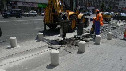 Firmele arădene, obligate să refacă asfaltul spart pentru lucrări pe propria cheltuială