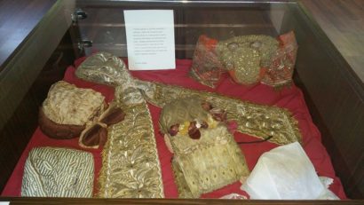 FOTO / AUDIO / Un timişorean deţine una din cele mai mari colecţii de costume populare din ţară