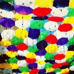 "Colorează Oraşul" - sute de umbrele colorate, din nou, pe strada Alba Iulia din Timişoara
