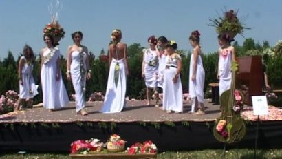? Festivalul Trandafirilor la Arad: Sute de vizitatori, la cel mai mare rozariu din România
