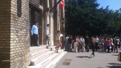 Evaluarea Națională: 79% dintre elevi au obținut medii peste 5. Șapte candidați au luat media 10
