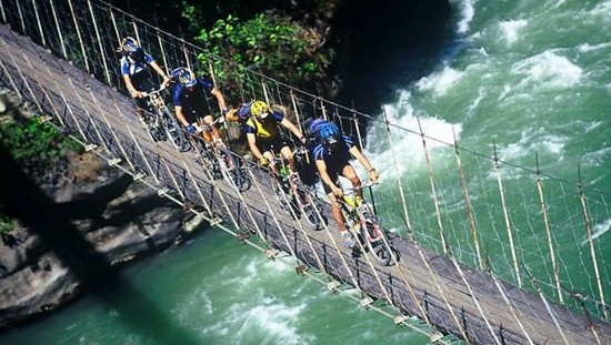 "Cheile Nerei Mountain Bike Race" în beneficiul Spitalului Louis Ţurcanu din Timişoara