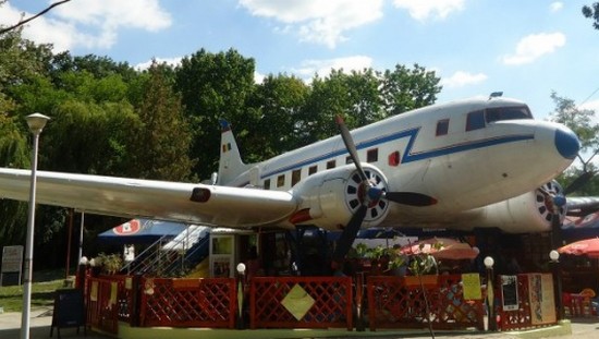 Muzică şi surprize culinare la Buziaş, de "Zilele Avionului"