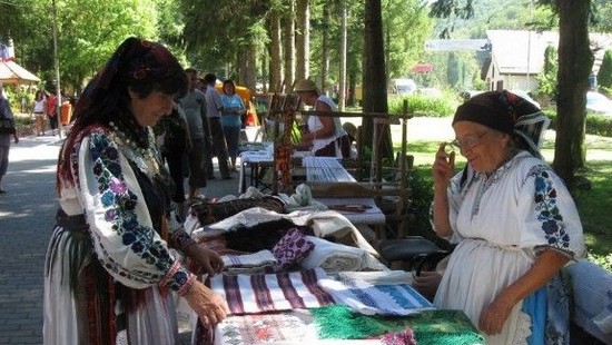 Târgul Meşterilor Populari şi tineri interpreţi din Ţara Zarandului, la Moneasa