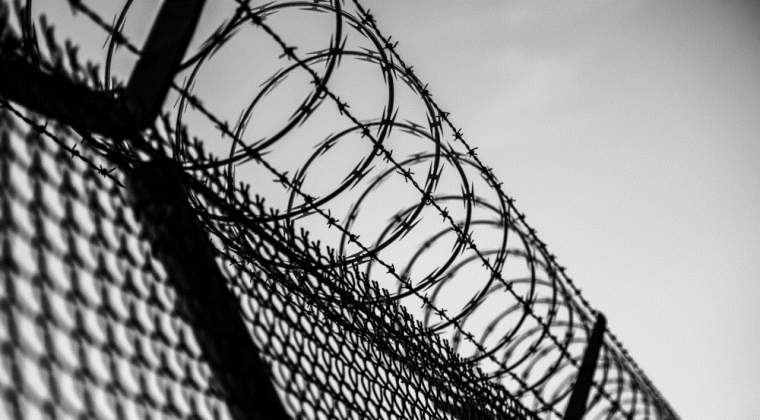 Ungaria instalează un gard de sârmă ghimpată la frontiera cu Slovenia Ungaria instalează un gard de sârmă ghimpată la frontiera cu Slovenia