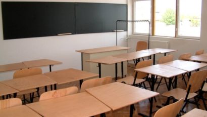 Peste 60 de școli din Arad încheie anul de studii tot fără autorizații sanitare