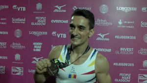 Marian Drăgulescu prezintă medalia de argint