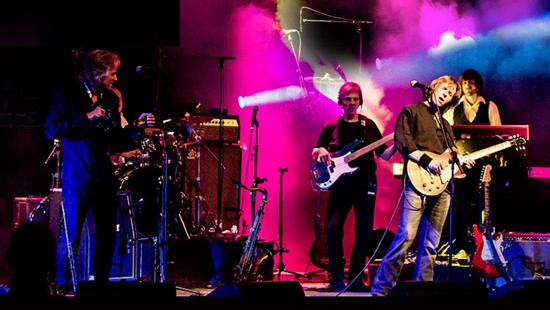 Fostii membri ai formaţiei Dire Straits, concertează la Timișoara