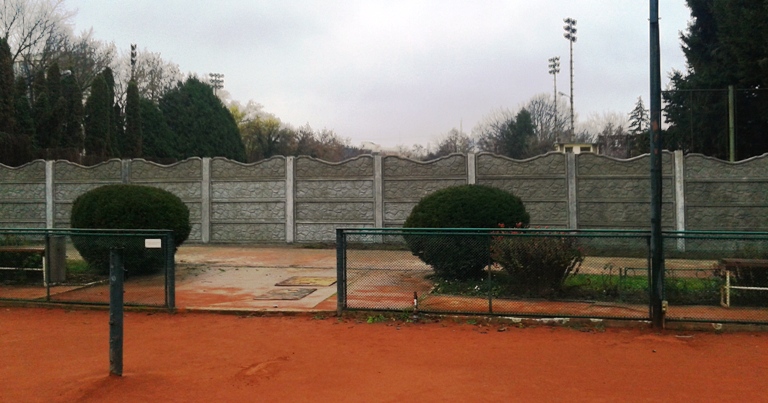 AUDIO / Mai moare o părticică din sportul timișorean: terenurile pe care a jucat Ilie Năstase lasă loc unei terase