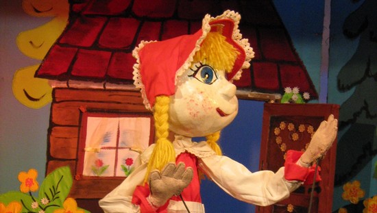 "Scufiţa Roşie" la Teatrul Merlin