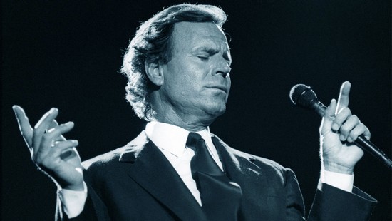 Julio Iglesias va cânta, din nou, la Timişoara