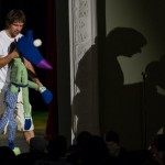 "Noua poveste a Scufiţei Roşii", spectacol cu păpuşi supradimensionate pentru copii