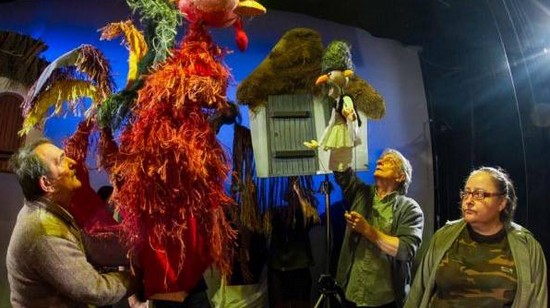 Spectacol pentru mici şi mari: "Ursul păcălit de vulpe", la Teatrul Merlin