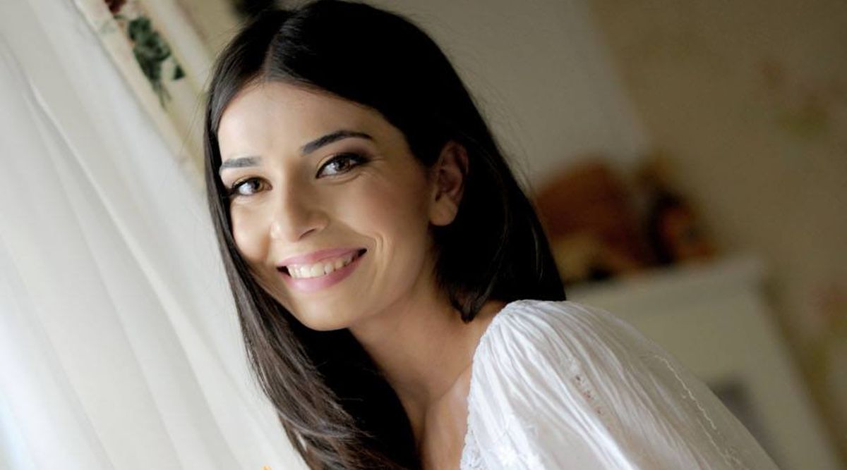 "Povesteşti şi Călătoreşti la Cărtureşti" cu Alexandra Uşurelu