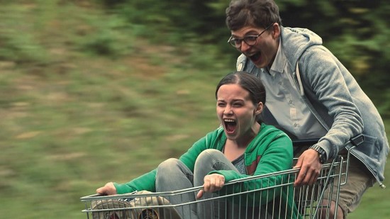 Pelicula ”About a Girl” (”Charleen se desparte”) la FilmparaDE