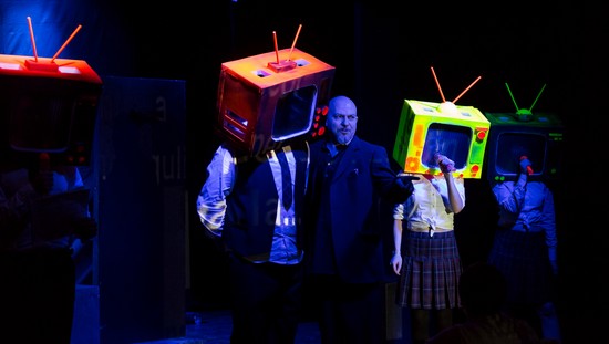 PREMIERĂ la Teatrul Merlin: ”Profu'de religie”