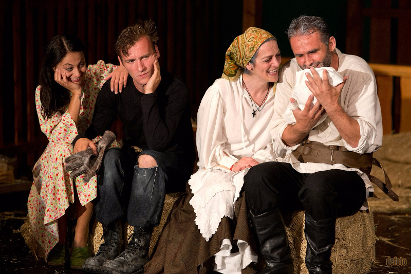 "O Poveste Foarte Simplă" la Teatrul de Stat "Regina Maria"