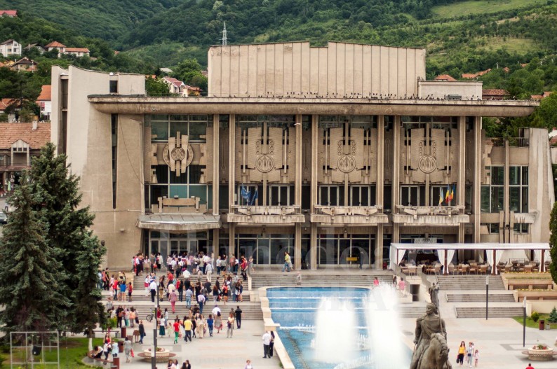 "O nouă manifestare din ciclul "Reginele României" la Centrul Cultural "Drăgan Muntean"