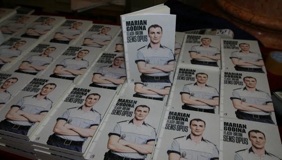 Marian Godină prezintă volumul  „Flash-uri din sens opus” la Timișoara