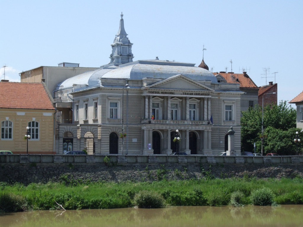 "Amanta" pe scena Teatrului Municipal "Traian Grozăvescu"