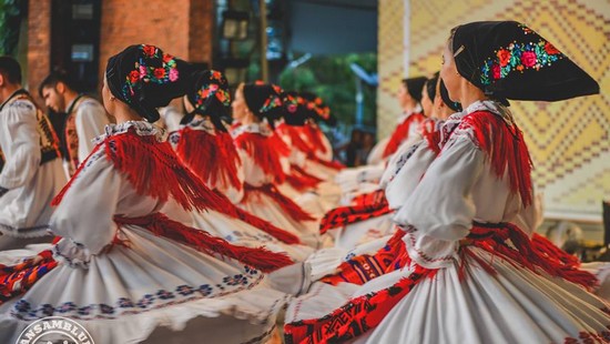 Spectacol de 8 Martie cu Ansamblul Timișul și invitații săi