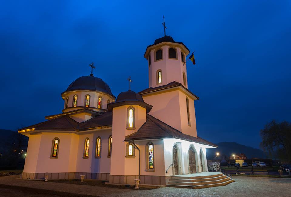 Sfinţirea Bisericii Ortodoxe din Cartierul Micro 1,  de către Mitropolitul Ardealului, IPS Laurenţiu Streza