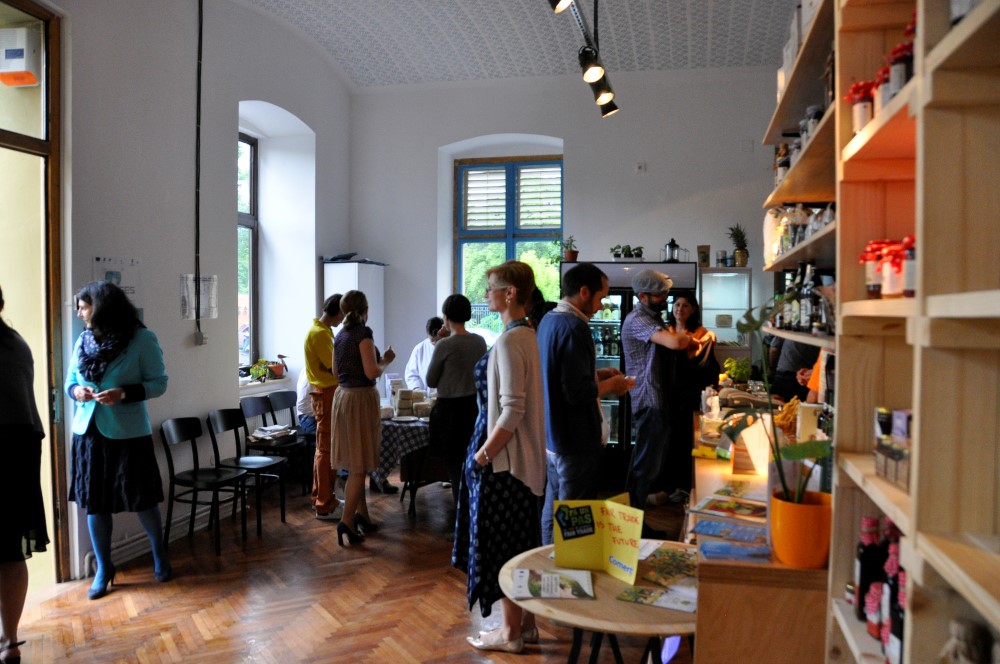 Cină cu gulaş, pentru o cauză socială, la Cafeneaua "Reciproc"