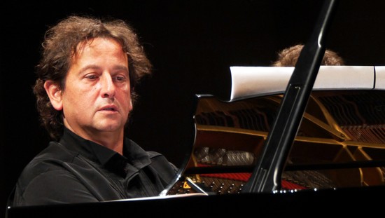 Concert simfonic sub genericul ”Pianul Călător”, cu Horia Mihail, la Filarmonica Banatul