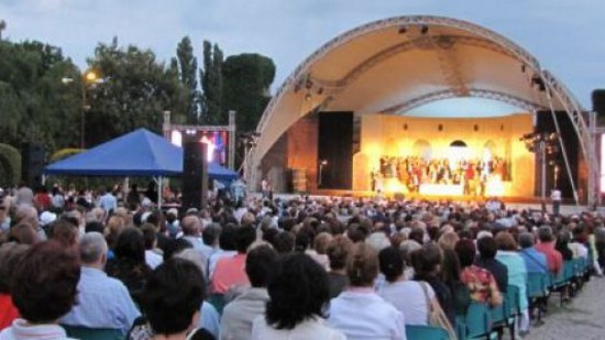 Ziua Pensionarilor sărbătorită la Timișoara, în Parcul Rozelor