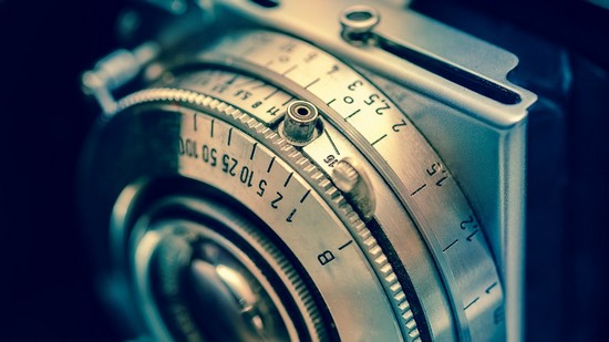 Expoziție de fotografie la Cărturești: Analog versus Digital, Alb/negru versus Color