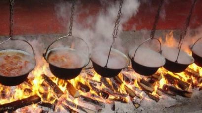 Bucătari amatori și profesioniști se întrec la Festivalul Tocăniței de la Dumbrăvița