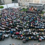 Spectacolul ”Noi și ai noștri” încheie stagiunea Teatrului de Vară din Arad