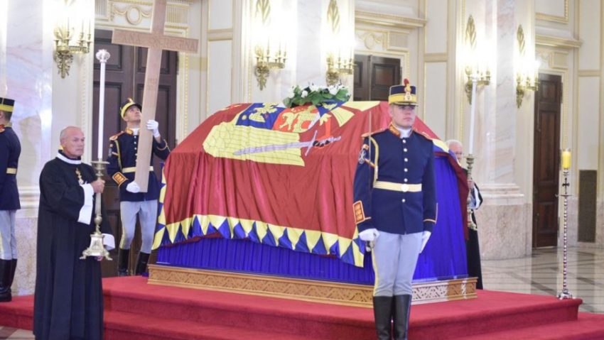 O delegație de la Săvârșin merge la Palatul Regal pentru a aduce un ultim omagiu Reginei Ana O delegație de la Săvârșin merge la Palatul Regal pentru a aduce un ultim omagiu Reginei Ana