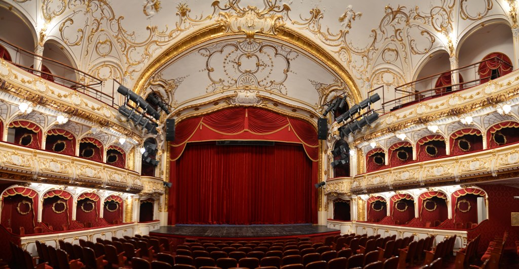 "Nastasia - Poveste de Cartier", la Sala mare a Teatrului "Regina Maria" şi "Leonce şi Lena", pe Scena Mobilă din Piaţa Unirii, încheie sâmbătă, Festivalul Internaţional de Teatru