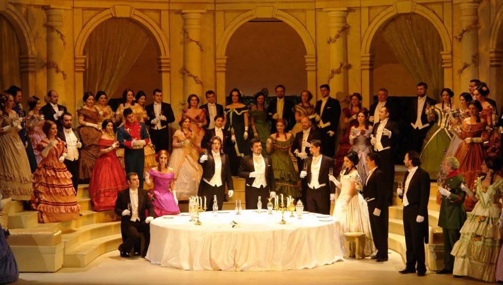 "La Traviata" - Operă în Concert, la Cercul Militar