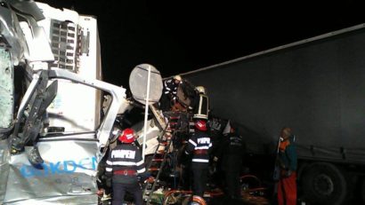 Accident mortal pe centura Aradului. Trei tiruri au intrat în coliziune