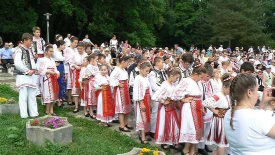Festivalul folcloric pentru copii „Florile Bârzavei”, la Gătaia