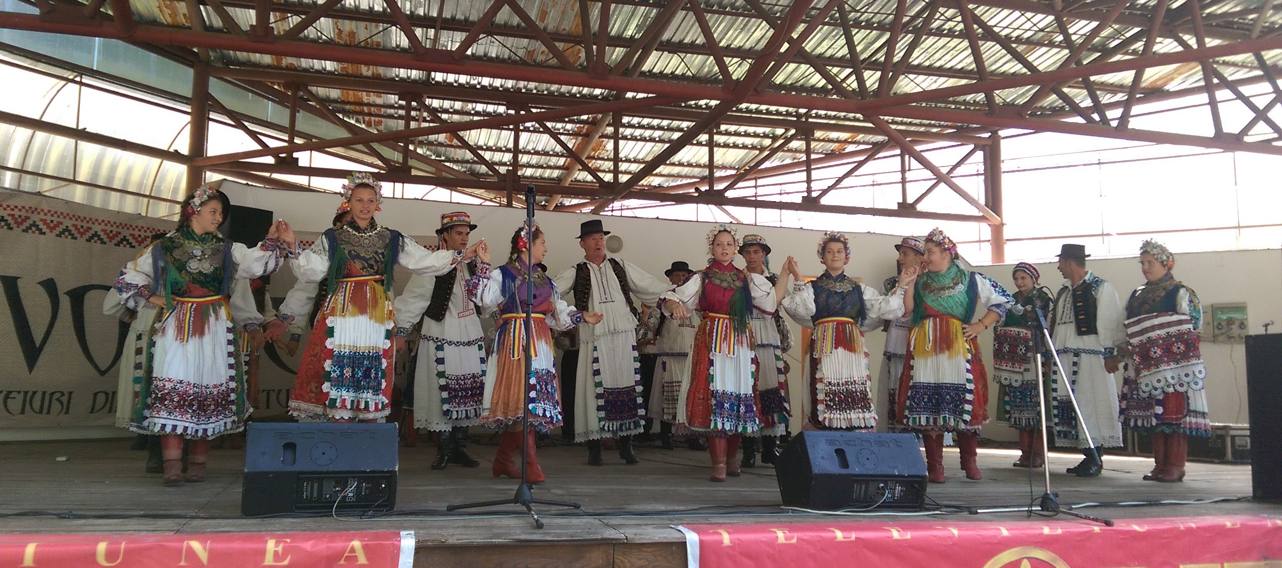 Sărbătoare a cântecului şi dansului popular, la Buteni