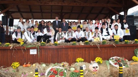 Expoziții de legume și fructe, concursuri și spectacole folclorice la Festivalul “Toamna la gugulani” de la Caransebeș