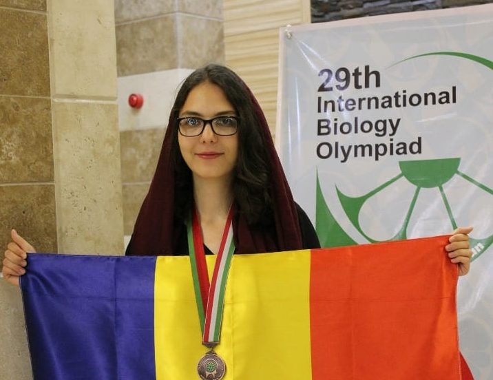 Poveste de succes. Elevă din Timișoara, la Olimpiada Internaţională de Biologie: Aș vrea să îmbin cercetarea cu munca clinică