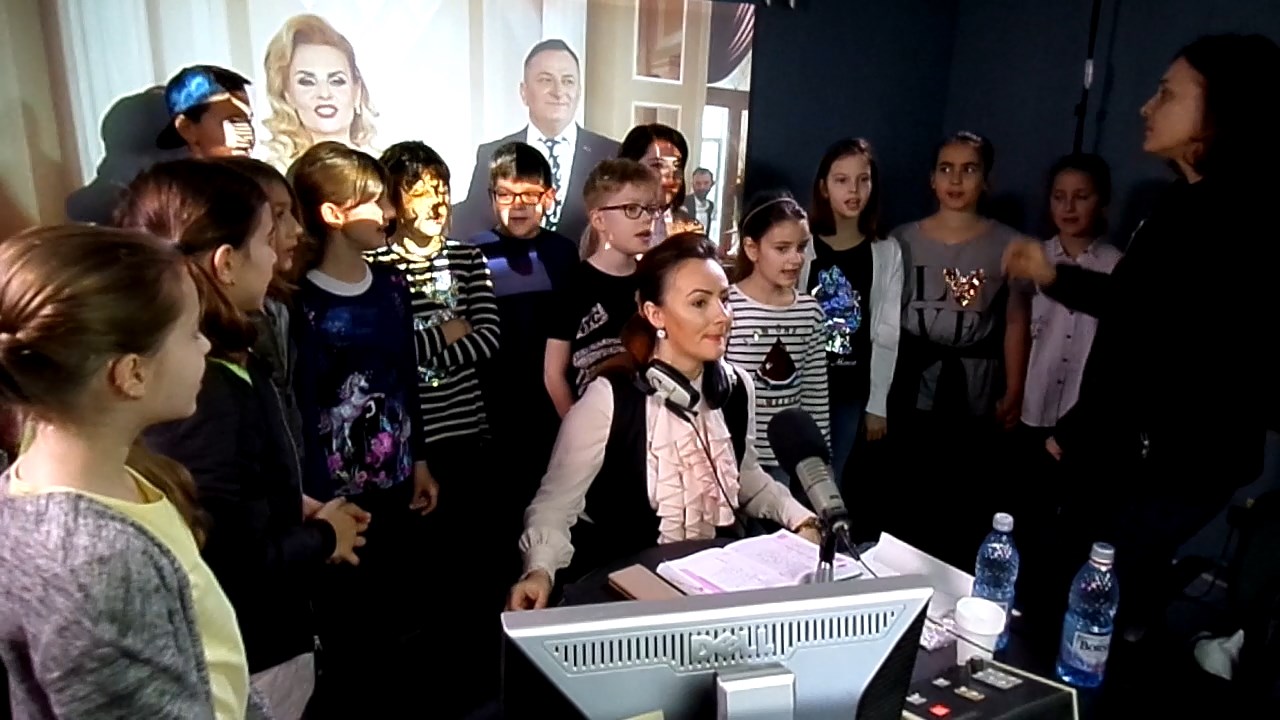 Școala altfel: viitoare staruri, în vizită la Radio Timișoara